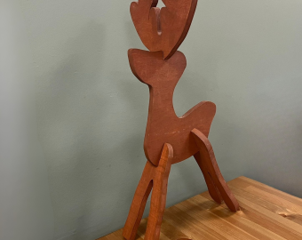 Slot Reindeer Statue