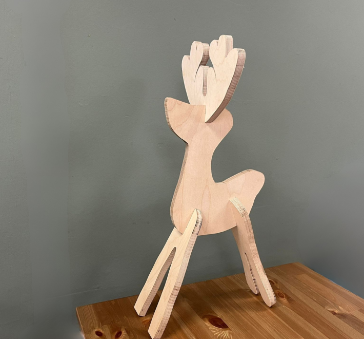 Slot Reindeer Statue