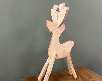 Slot Reindeer Statue
