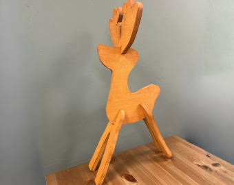 Slot Reindeer Statue